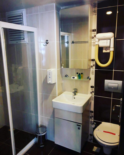 Bathroom 3, Hotel Rumana, Anamur