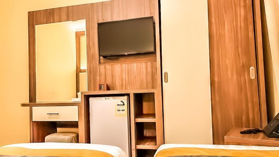 Bedroom 4, Diyafa Al Mukhtara Hotel, Al Madinah Al Munawwarah