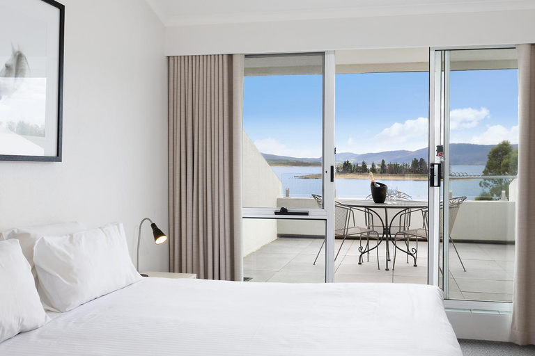 Bedroom 3, Horizons Lake Jindabyne, Snowy River