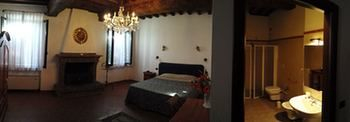 Guestroom 3, Volivia Relais Exclusive, Mantua