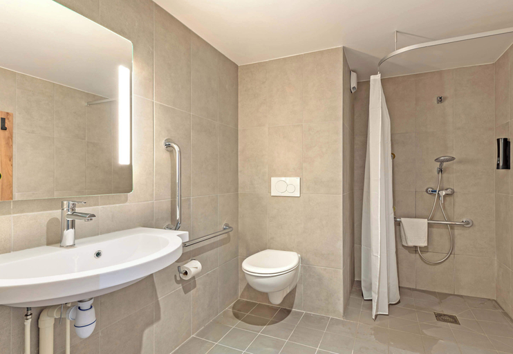 Bathroom 4, B&B Hotel Brest Porte De Gouesnou, Finistère