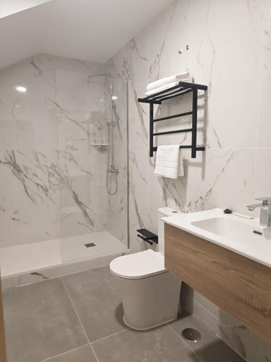 Bathroom 5, HOTEL GOLDEN, Madrid
