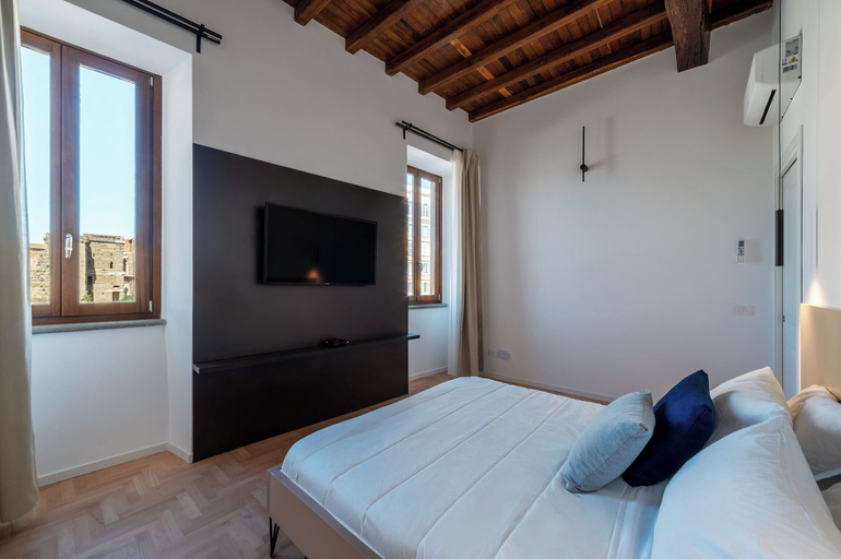 Room 2, Large 6-Bed Stay near the Colosseum, Roma