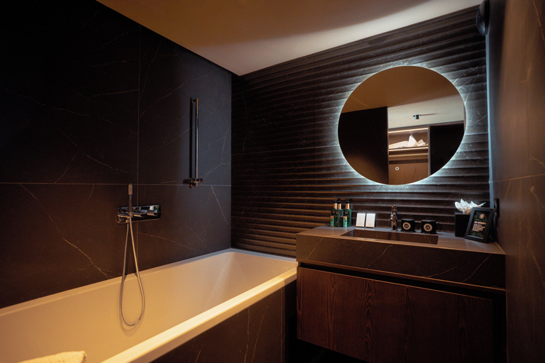 Bathroom 4, Fahrenheit Seven Les Menuires, Savoie