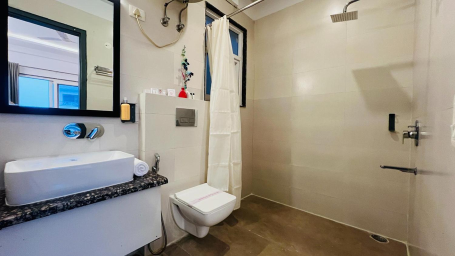 Bathroom 2, Olive Service Apartment Medanta Medicity, Gurgaon
