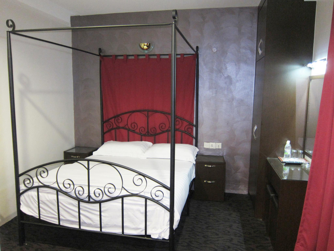 Bedroom 5, Oriental Inn, Kuching