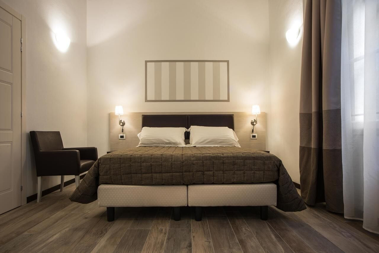 Room 5, La finestra su Santa Maria, Florence