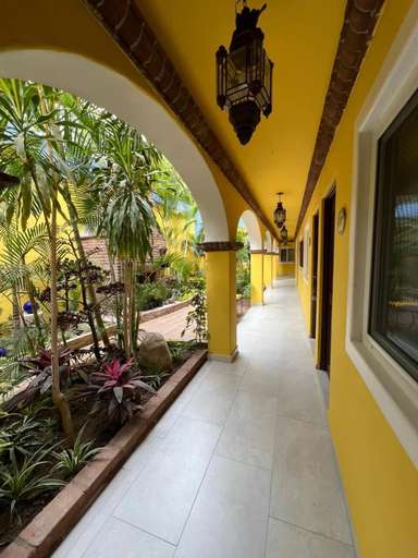 Exterior 3, El Encanto Inn, La Paz