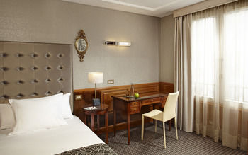 Others 5, Melia Paris Vendôme, Paris