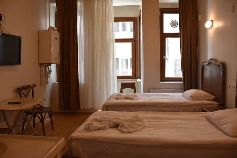 Bedroom 4, Taksim Palace Hotel, Beyoğlu
