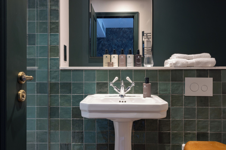 Bathroom 4, Bernwood Park Hotel, Buckinghamshire