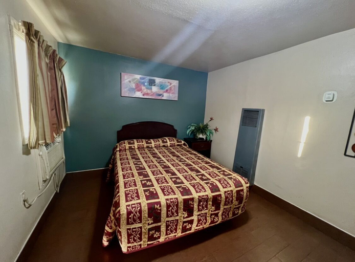 Bedroom 2, Super Inn, Los Angeles