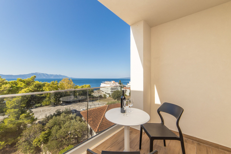 Room 3, Altiora Prestige Residence 102, Gradac