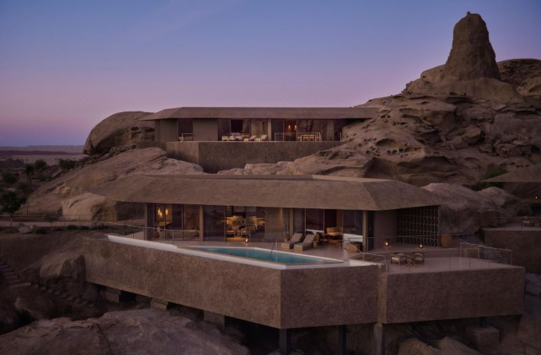 Exterior & Views