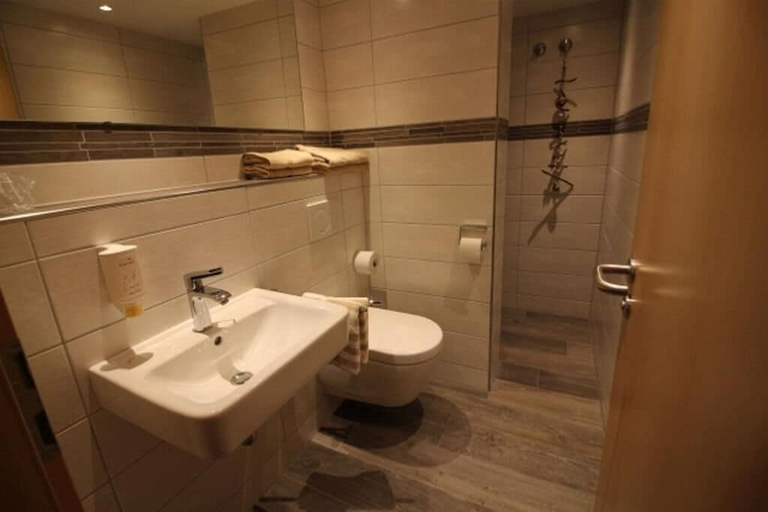 Bathroom 5, Hotel Garni Café Räpple, Ortenaukreis