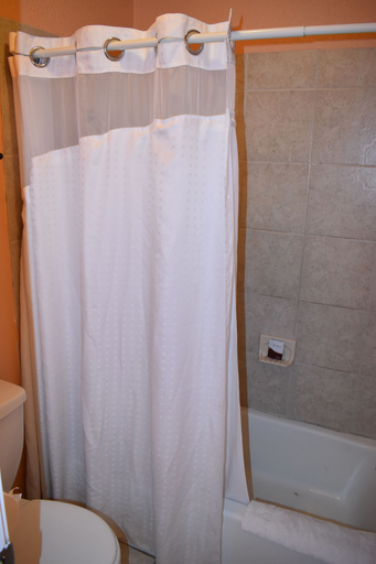 Bathroom 3, San Angelo Lodge, Tom Green