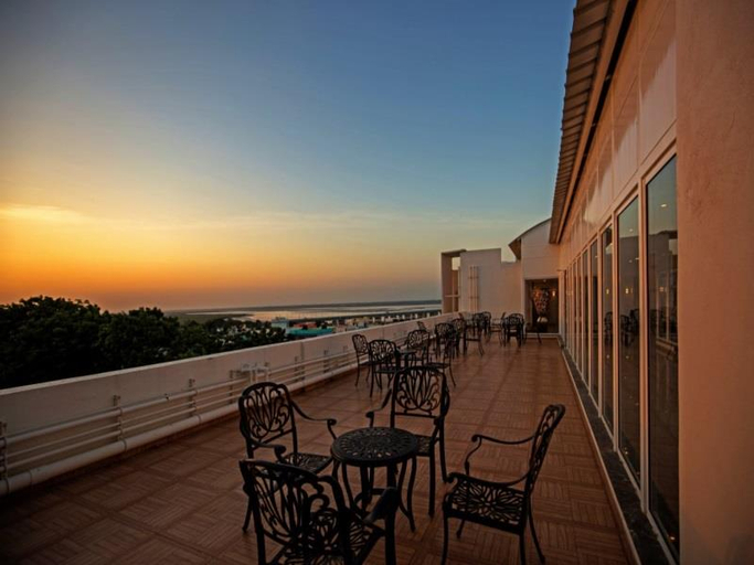 Others 4, The Grand Highness, Diu