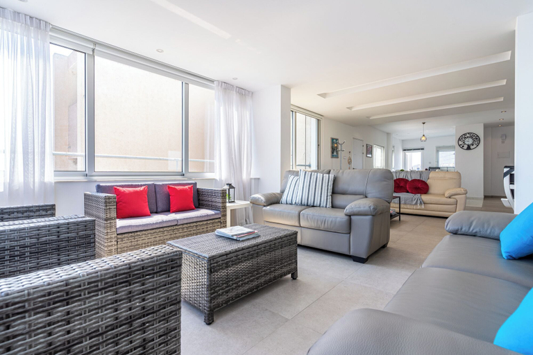 Living area 2, Panoramic 2-BR Apt & Balcony in Larnca, Larnaca