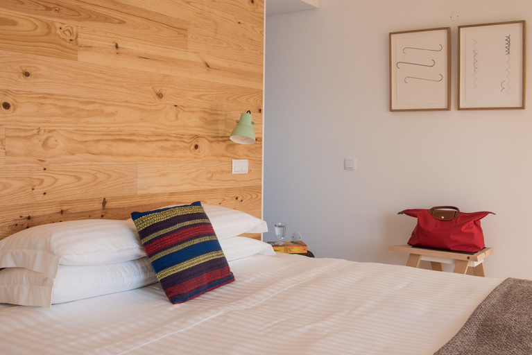 Room 2, Craveiral Farmhouse by Belong, Odemira