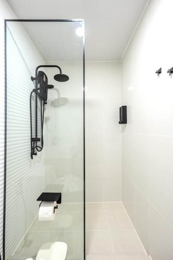 Bathroom 2, ZcapeX2, Phuket Island