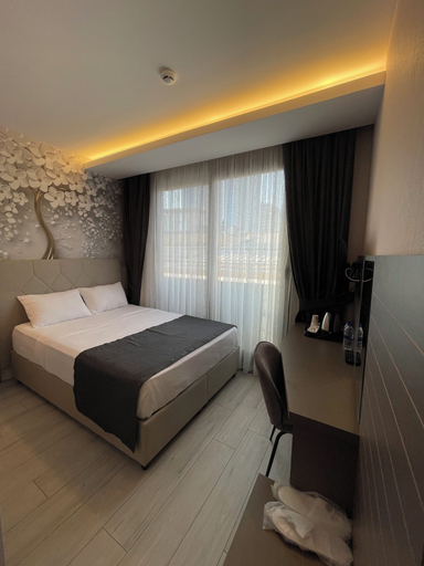 Bedroom 3, Mithras Hotel, Konak