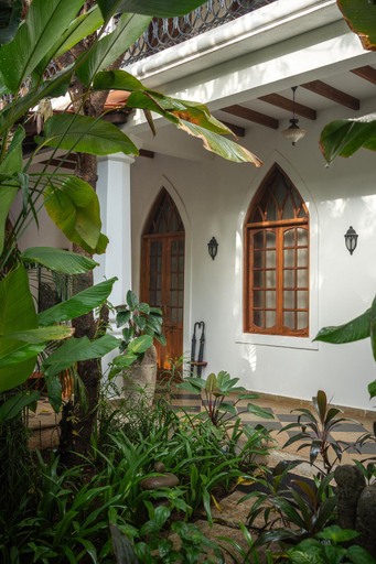 Exterior & Views