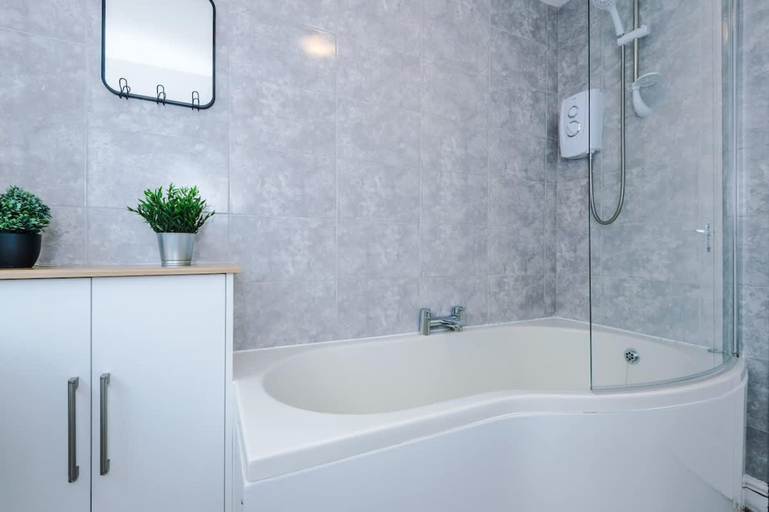Room 4, Modern Apartment Ideal for Business Sleeps 3, Cheshire East
