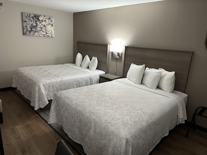 Bedroom 3, Red Roof Inn PLUS+ Belleville, Wayne