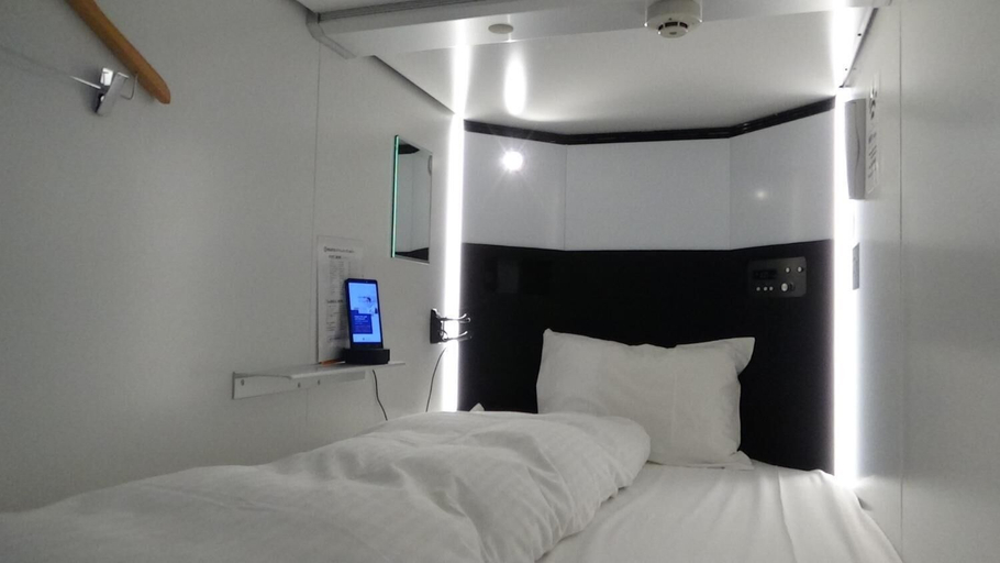 Bedroom 5, HEARTS Capsule Hotel & Spa HAKATA, Fukuoka