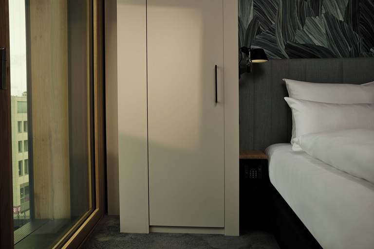 Bedroom 2, The Cloud One Dusseldorf-KoBogen, Düsseldorf