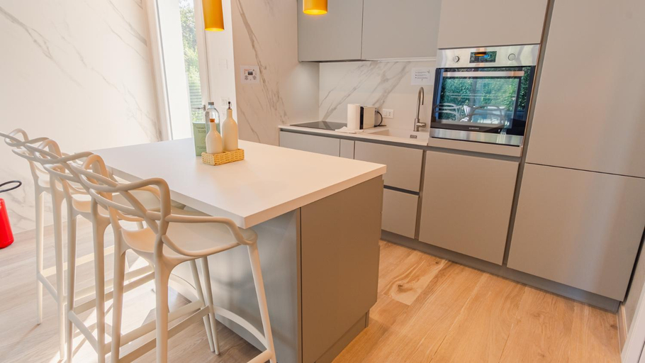 Others 3, Garda Luxury Suite - Italian Homing, Brescia