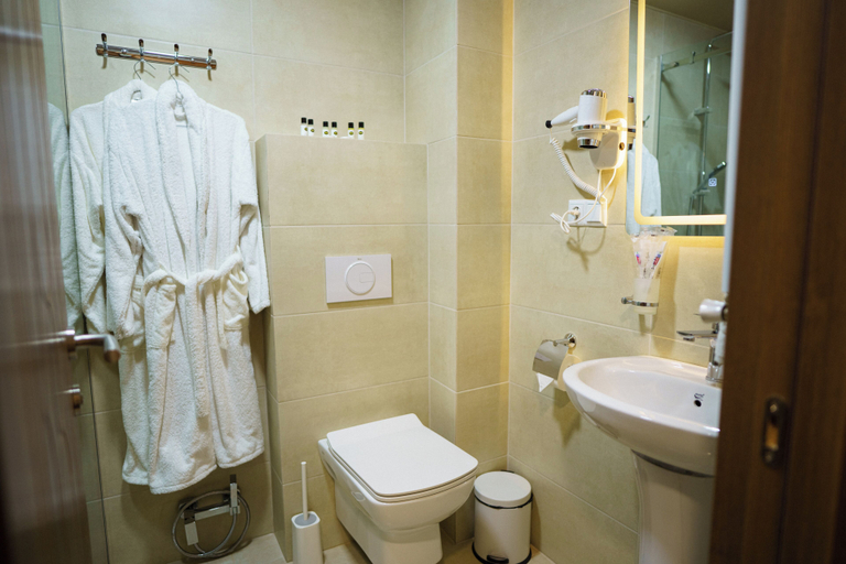 Bathroom 3, Green Palace Kutaisi, Tskaltubo