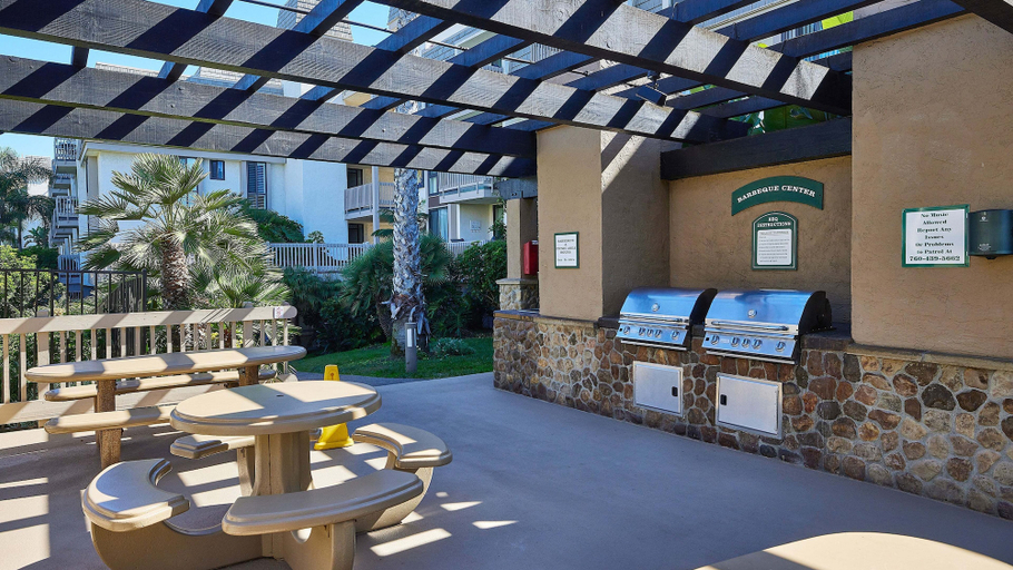 Food & Drinks, North Coast Village Cottage G20, San Diego