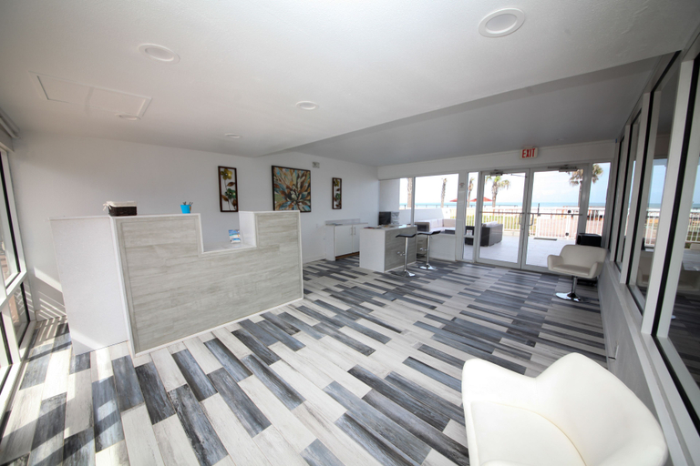 Public Area 2, Beach House Inn with POOL & Hot Tub, Volusia