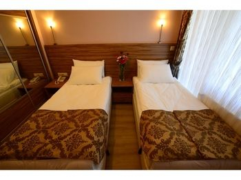 Others 3, Dort Mevsim Suit Otel, Merkez