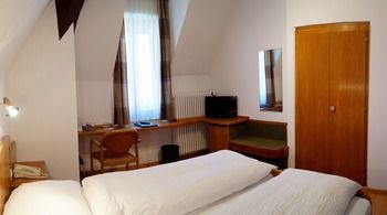 Others 5, Hotel Victoria, Brig