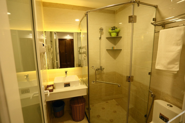 Bathroom, El Ocaso hotel and apartments, District 7