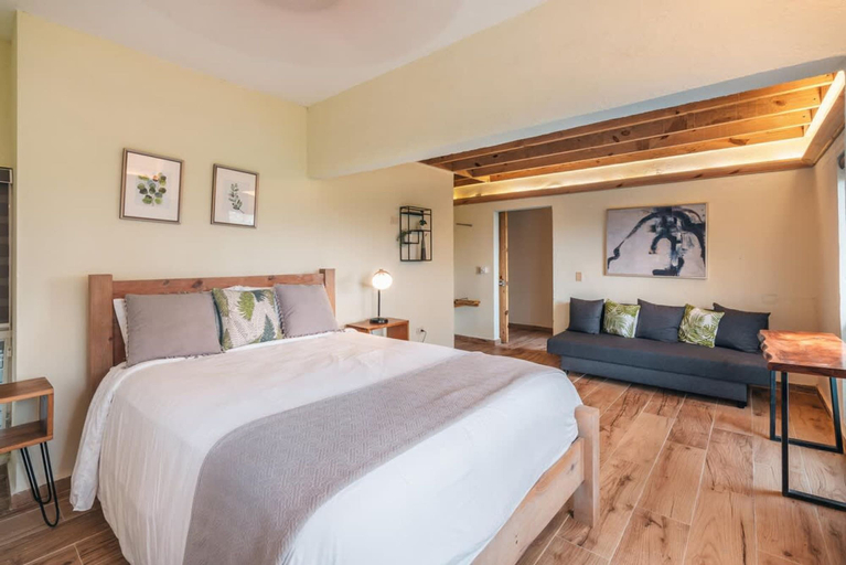 Room 5, Stunning Villa w Pool Mountain View in Jarabacoa, Jarabacoa