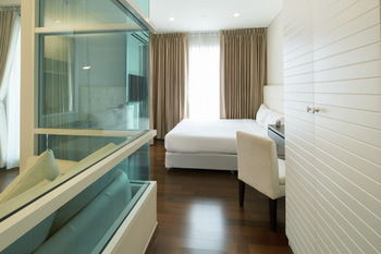 Others 4, IVY THONGLOR 55, Wattana