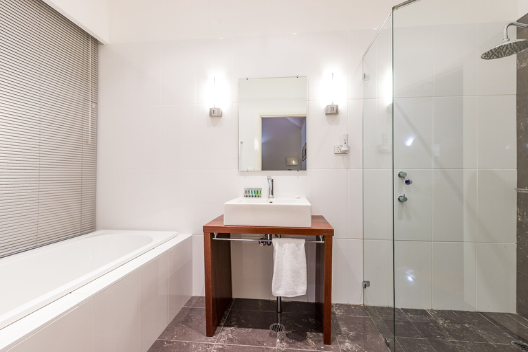 Bathroom 3, Brokenback Views Country Estate, Cessnock