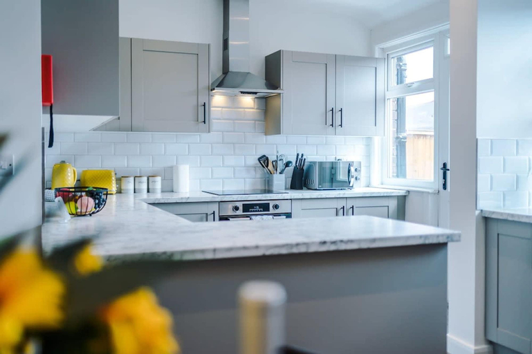 Room 5, Pristine Home With Parking Ideal for Contractors, Cheshire East