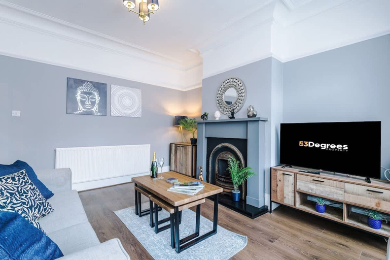 Room 5, NEW Spacious Home Ideal for Groups Free Parking, Salford