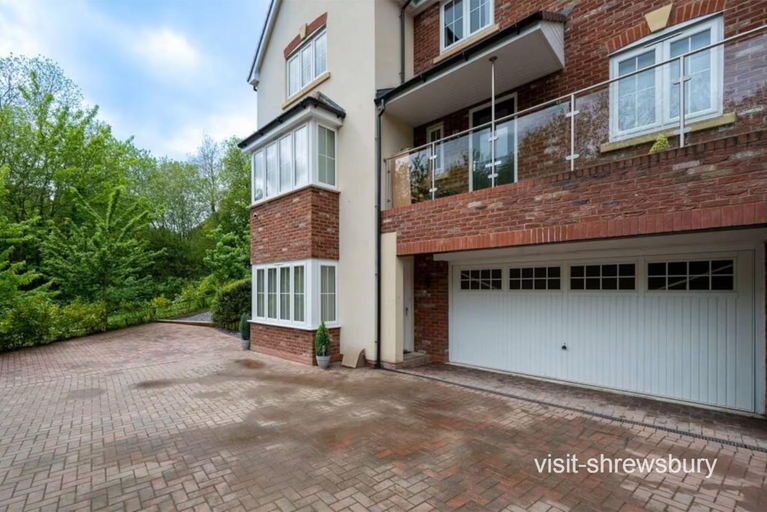 Others 2, Personal En-suite, Shropshire
