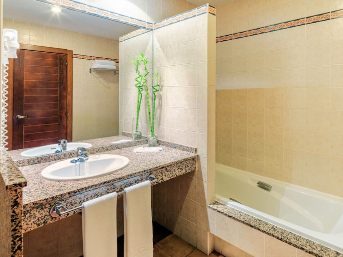 Bathroom 5, Occidental Jandía Royal Level, Las Palmas