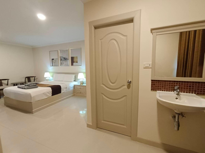 Bathroom 4, Romena Grand Hotel, Muang Chiang Mai