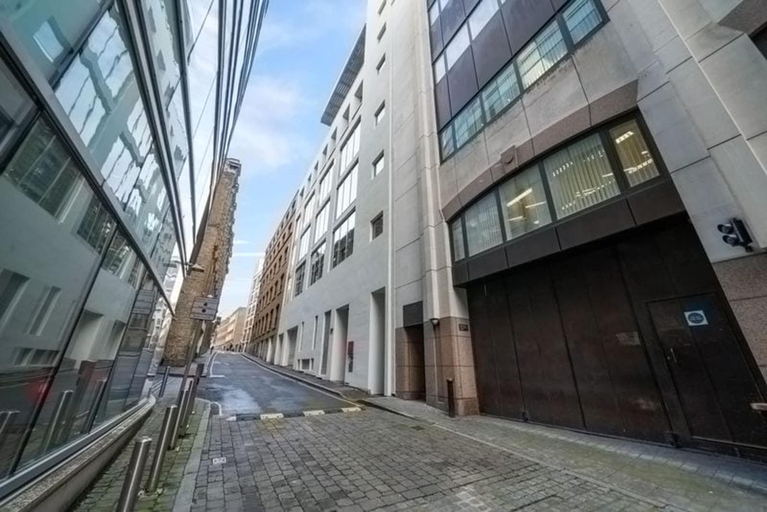 Room 5, Central and Elegant City Apt With Balcony, London