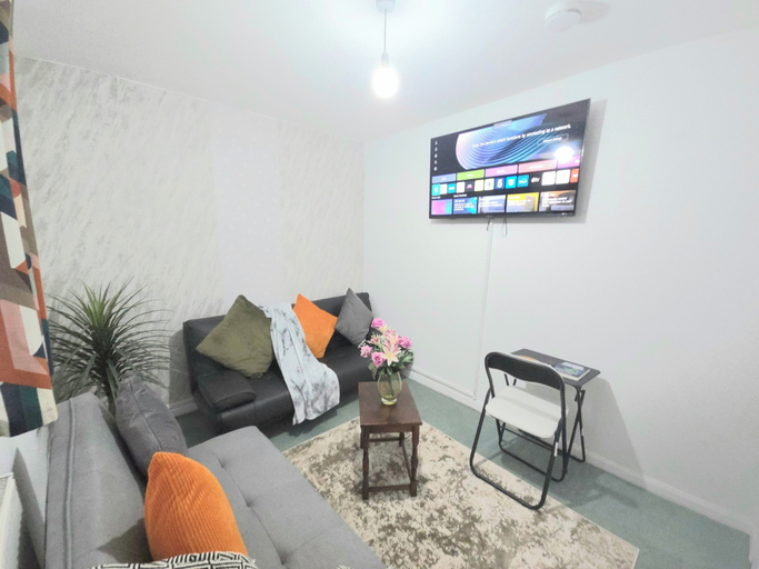 Living area 2, House Sleeps 14 With Enclosed Garden, Kent