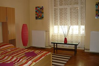 Others 4, Boomerang Hostel, Budapesti
