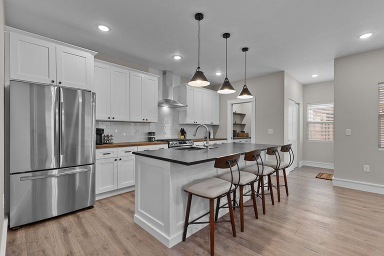 Interior 2, 3325: Bright Urban Comfort by JZ Vacation Rentals, Saint Louis