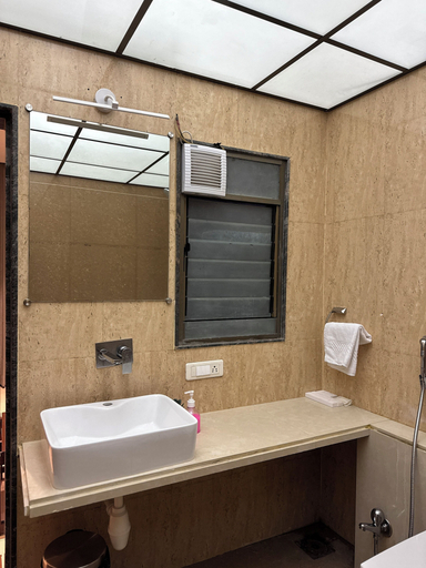 Bathroom 3, ONEST Prime, Sangli